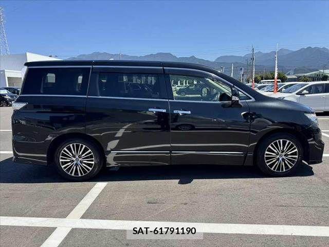 Nissan ELGRAND 2021-02 8371628-9