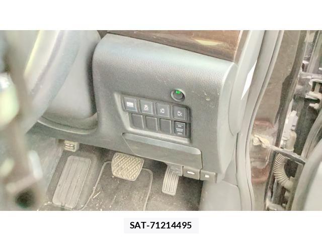 Nissan ELGRAND 2011-08 8412211-7