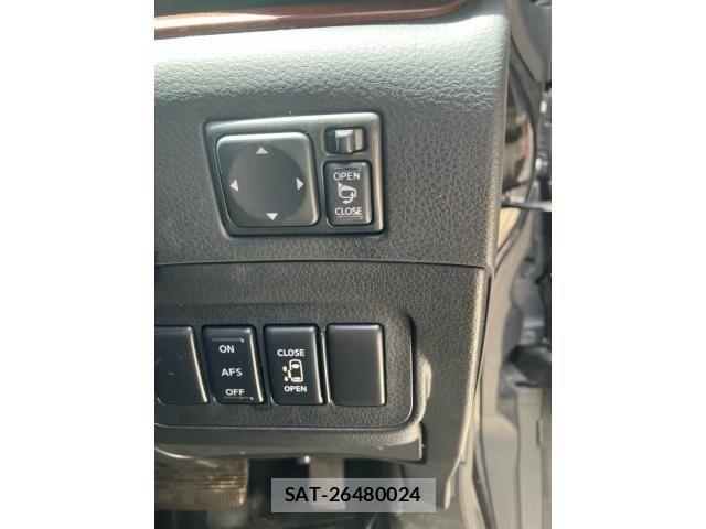 Nissan ELGRAND 2008-09 8412213-14