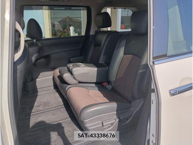 Nissan ELGRAND 2013-06 8412194-13