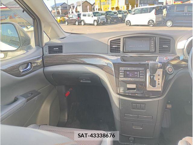 Nissan ELGRAND 2013-06 8412194-17