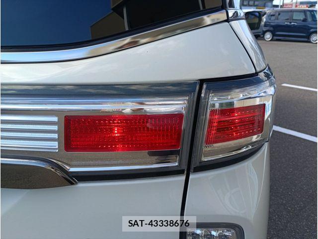 Nissan ELGRAND 2013-06 8412194-5