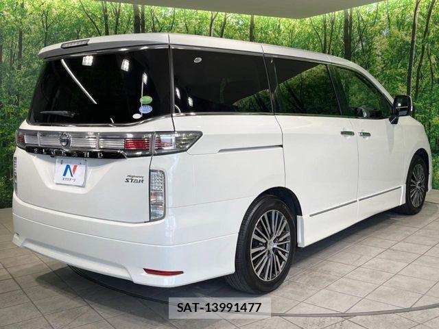 Nissan ELGRAND 2017-03 8438099-16
