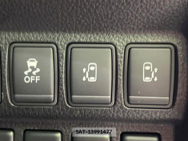 Nissan ELGRAND 2017-03 8438099-4