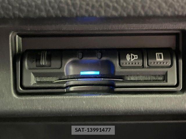 Nissan ELGRAND 2017-03 8438099-6