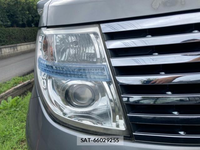 Nissan ELGRAND 2006-07 8438100-4