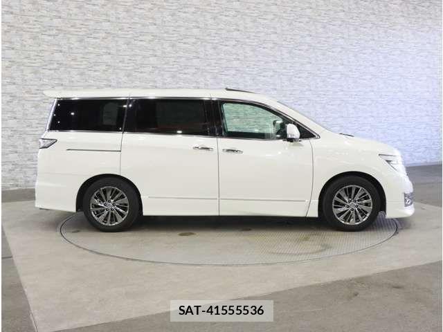 Nissan ELGRAND 2010-11 8457426-12