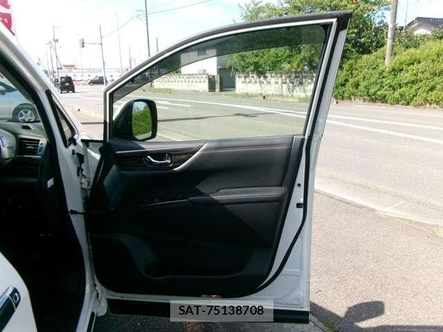 Nissan ELGRAND 2016-09 8524770-14