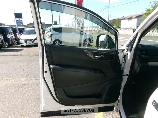 Nissan ELGRAND 2016-09 8524770-17