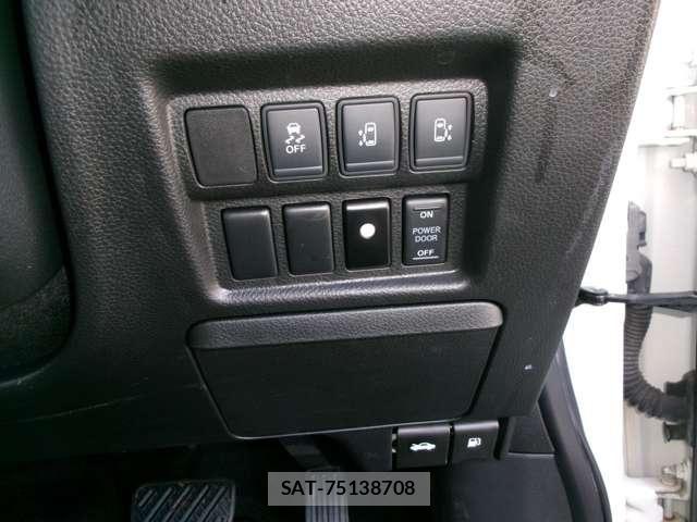 Nissan ELGRAND 2016-09 8524770-25