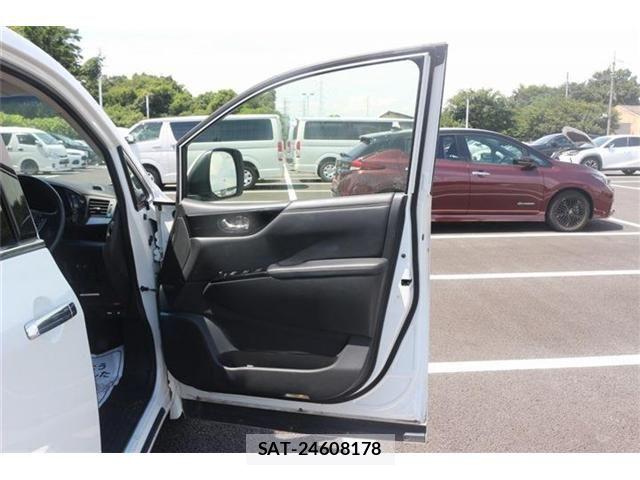 Nissan ELGRAND 2023-06 8524756-29