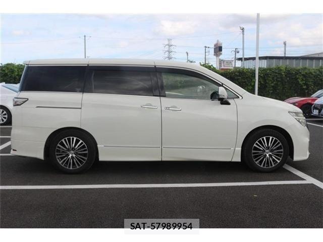 Nissan ELGRAND 2015-03 8524767-14