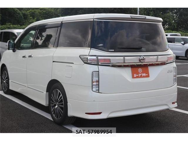 Nissan ELGRAND 2015-03 8524767-19