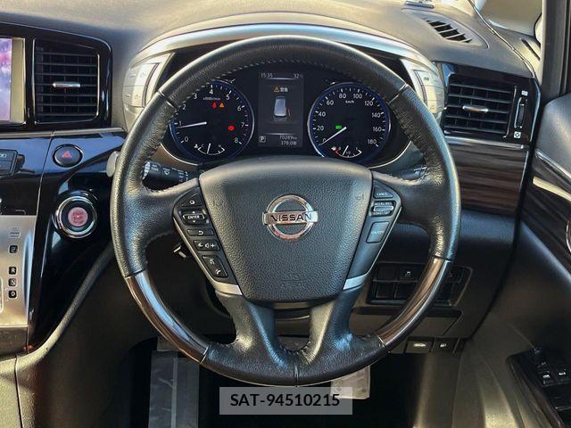 Nissan ELGRAND 2018-09 8524755-12