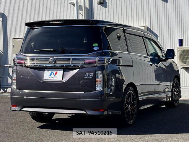 Nissan ELGRAND 2018-09 8524755-18