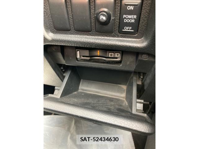 Nissan ELGRAND 2011-08 8528527-17
