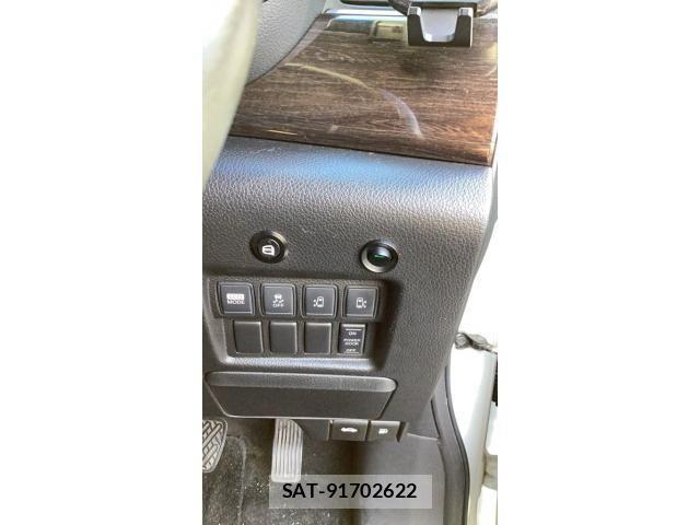 Nissan ELGRAND 2011-08 8626655-23