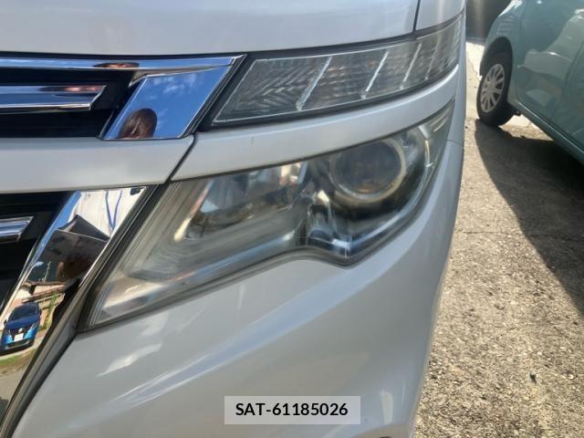 Nissan ELGRAND 2014-11 8626648-12
