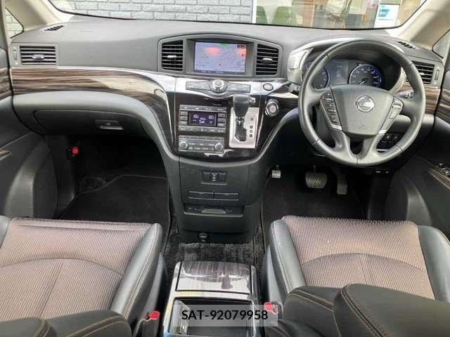 Nissan ELGRAND 2017-11 8658947-15