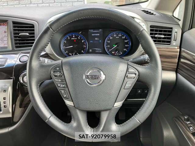Nissan ELGRAND 2017-11 8658947-16
