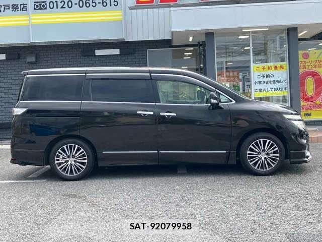 Nissan ELGRAND 2017-11 8658947-4