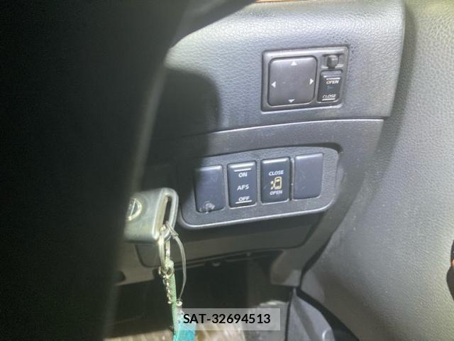 Nissan ELGRAND 2005-04 8666099-26
