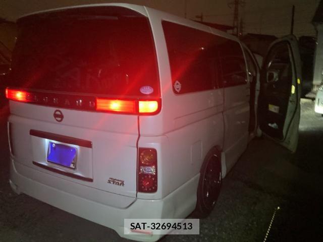 Nissan ELGRAND 2005-04 8666099-5