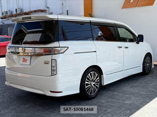 Nissan ELGRAND 2015-08 8658948-14