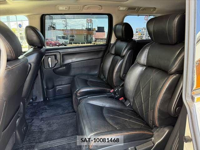 Nissan ELGRAND 2015-08 8658948-18