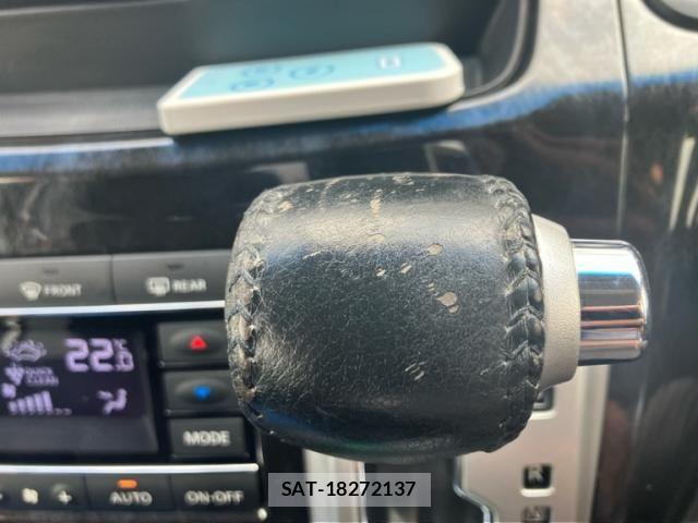 Nissan ELGRAND 2010-10 8658956-17
