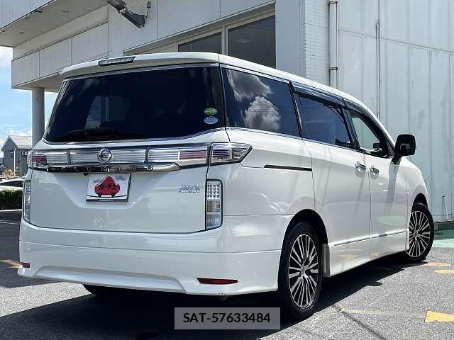 Nissan ELGRAND 2017-10 8666097-2