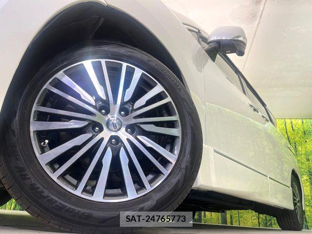Nissan ELGRAND 2017-09 8658945-12