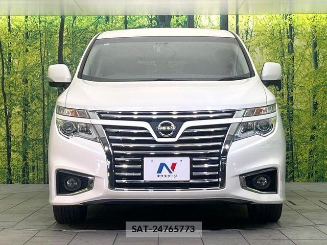 Nissan ELGRAND 2017-09 8658945-13