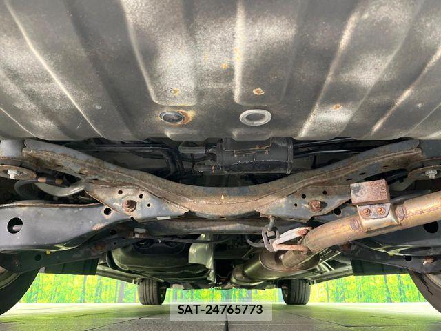 Nissan ELGRAND 2017-09 8658945-18