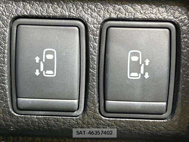 Nissan ELGRAND 2017-03 8658946-5