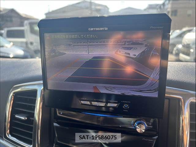Nissan ELGRAND 2014-01 8658950-19