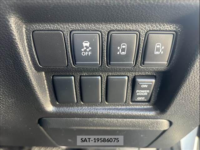 Nissan ELGRAND 2014-01 8658950-26