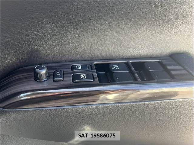 Nissan ELGRAND 2014-01 8658950-27