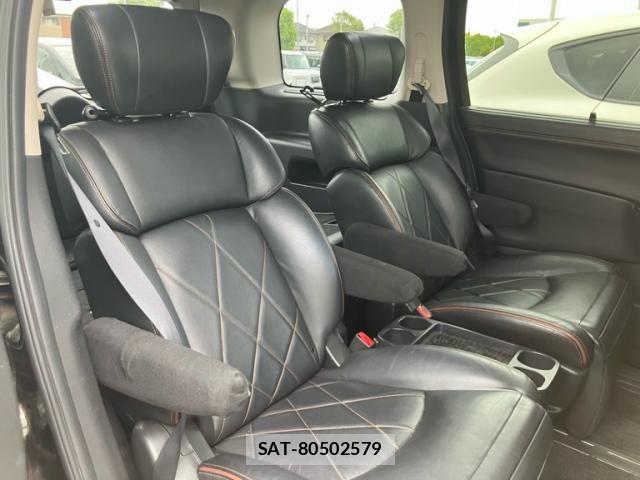 Nissan ELGRAND 2014-03 8658951-12