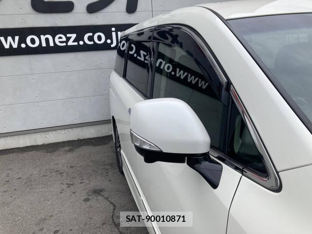 Nissan ELGRAND 2018-04 8741905-13
