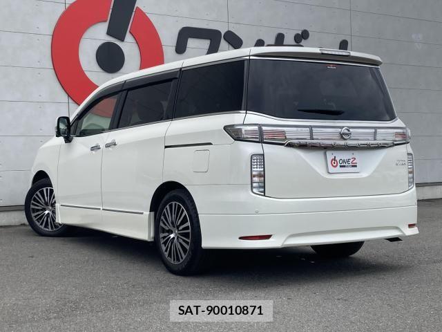 Nissan ELGRAND 2018-04 8741905-14