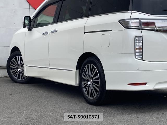 Nissan ELGRAND 2018-04 8741905-15