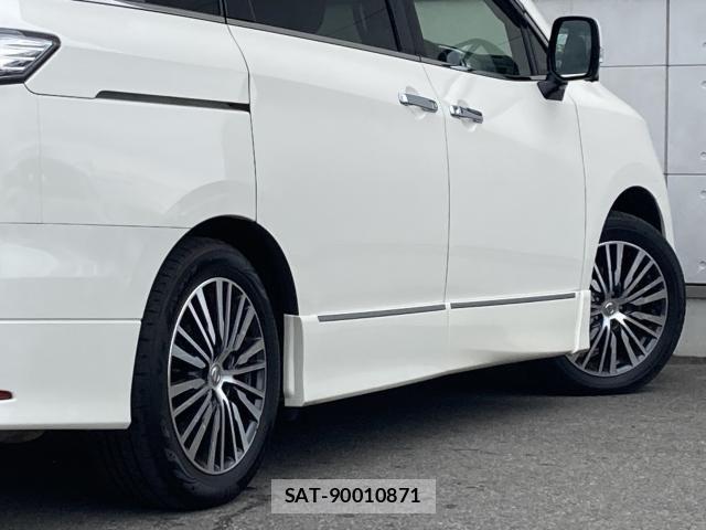 Nissan ELGRAND 2018-04 8741905-16