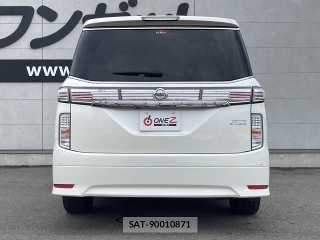 Nissan ELGRAND 2018-04 8741905-17