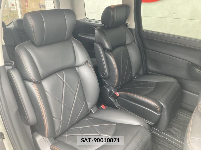 Nissan ELGRAND 2018-04 8741905-22