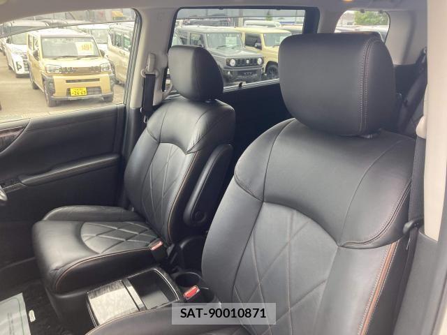 Nissan ELGRAND 2018-04 8741905-25