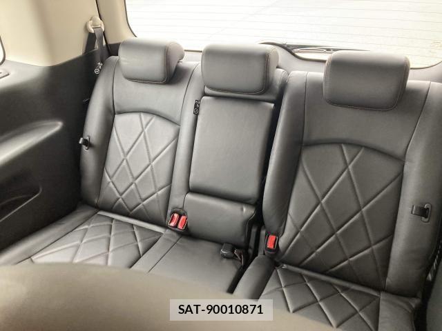 Nissan ELGRAND 2018-04 8741905-27