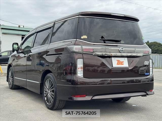 Nissan ELGRAND 2019-10 8741915-12