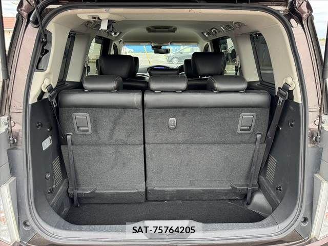 Nissan ELGRAND 2019-10 8741915-19