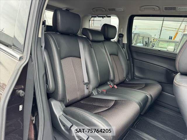 Nissan ELGRAND 2019-10 8741915-21